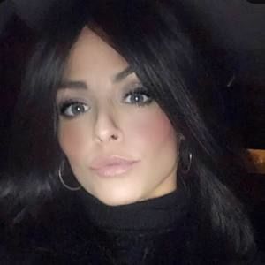 Meet your Posher, Corina